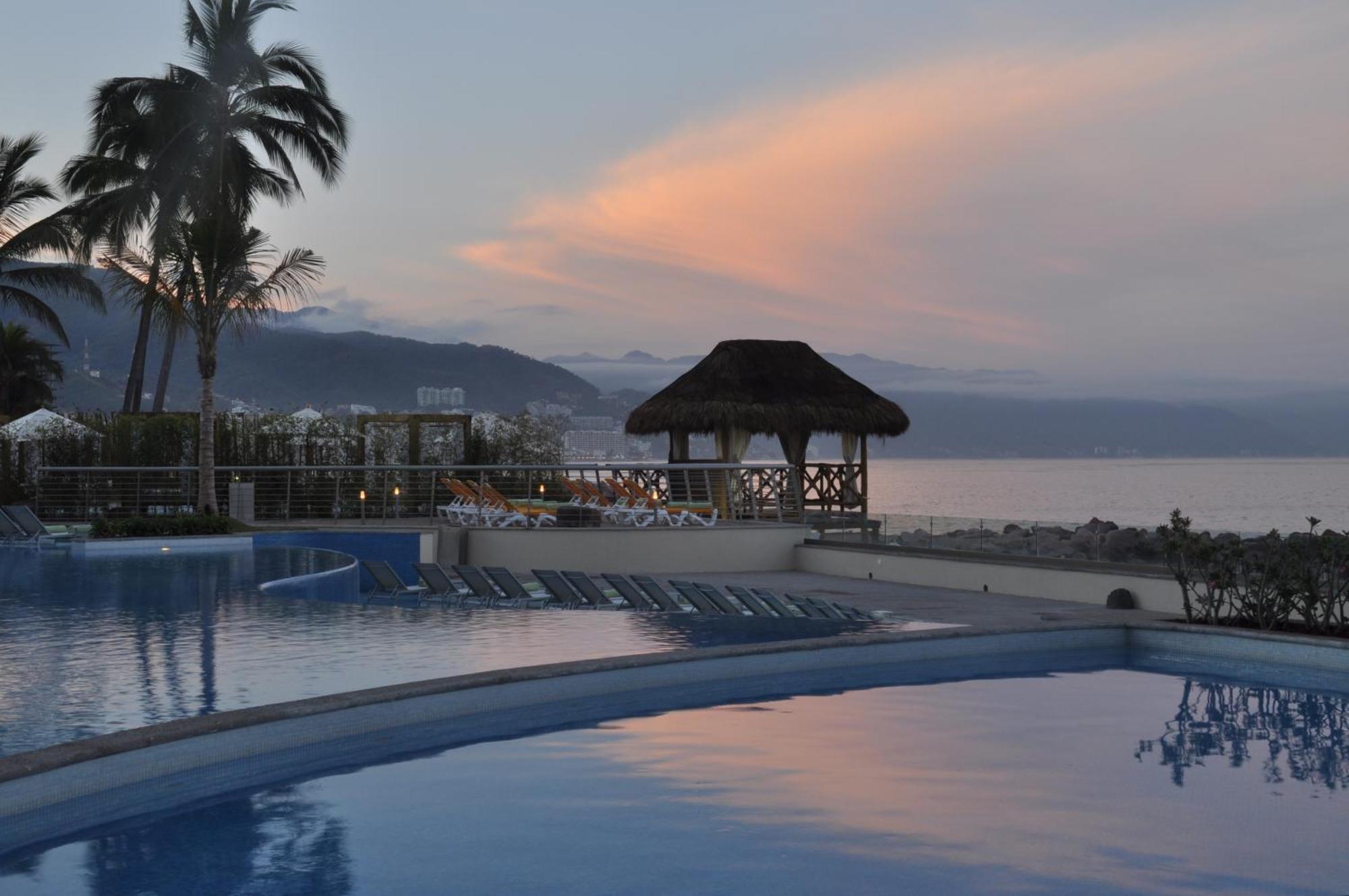 Sunset Plaza Beach Resort Puerto Vallarta All Inclusive Экстерьер фото